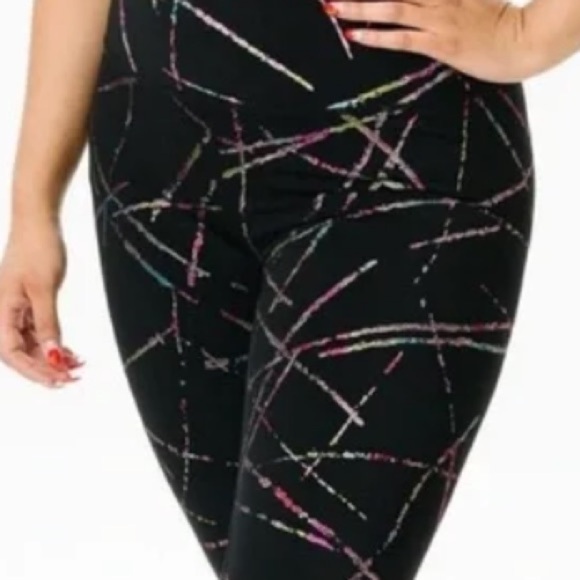 ZYIA Pants - Zyia Active Cropped Capri Leggings Size 16-18 Black Abstract